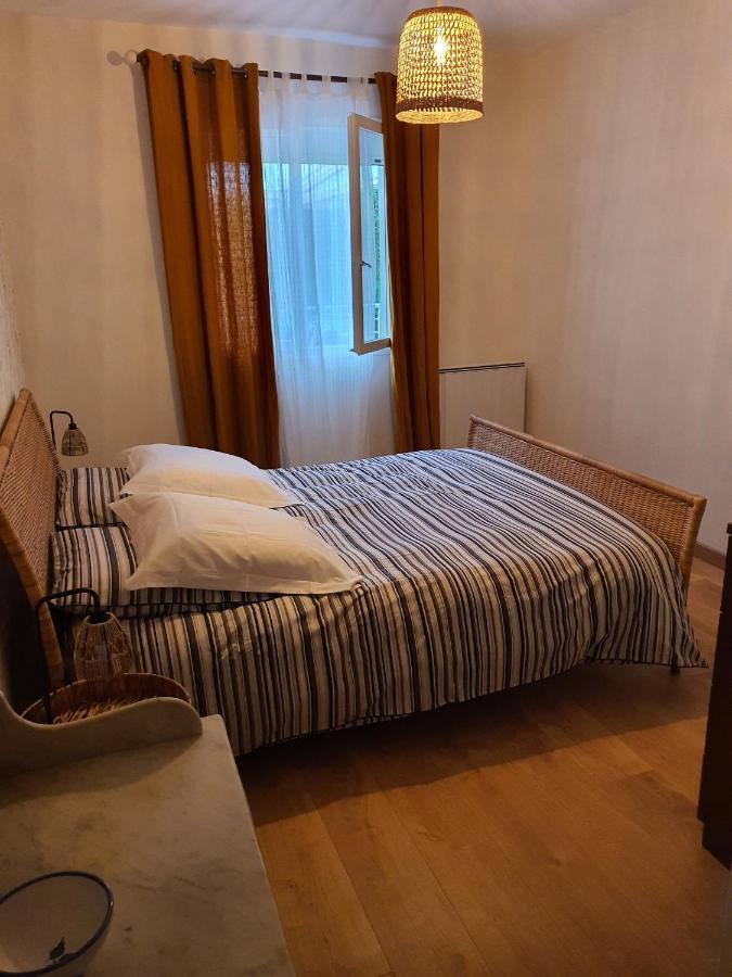 Quarto Grande com 2 Camas de Solteiro